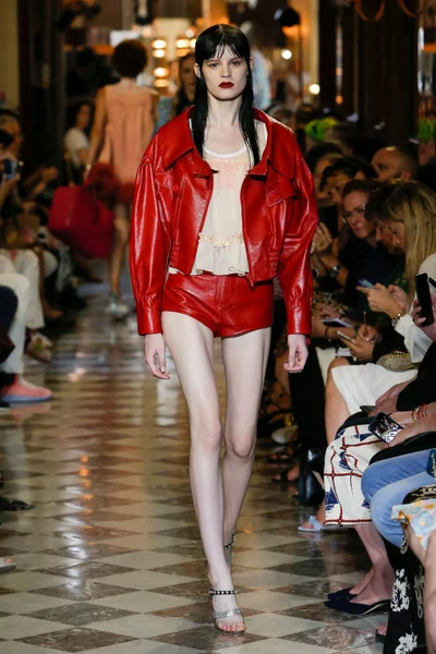 Look 30